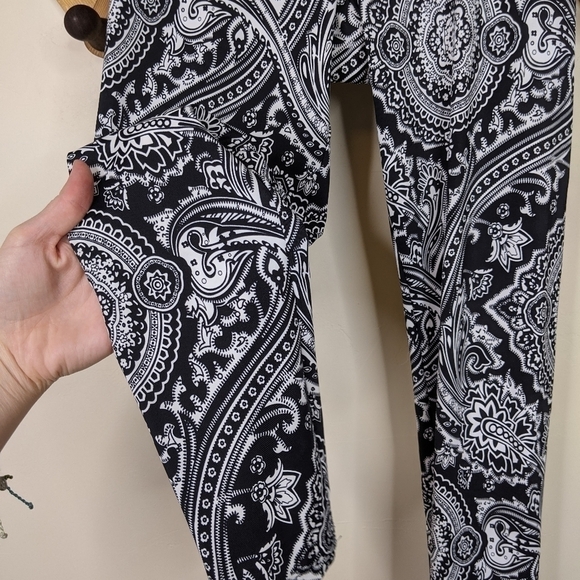 Onzie Mid Rise Skinny Floral Brocade Yoga Leggings Pants - Picture 3 of 8